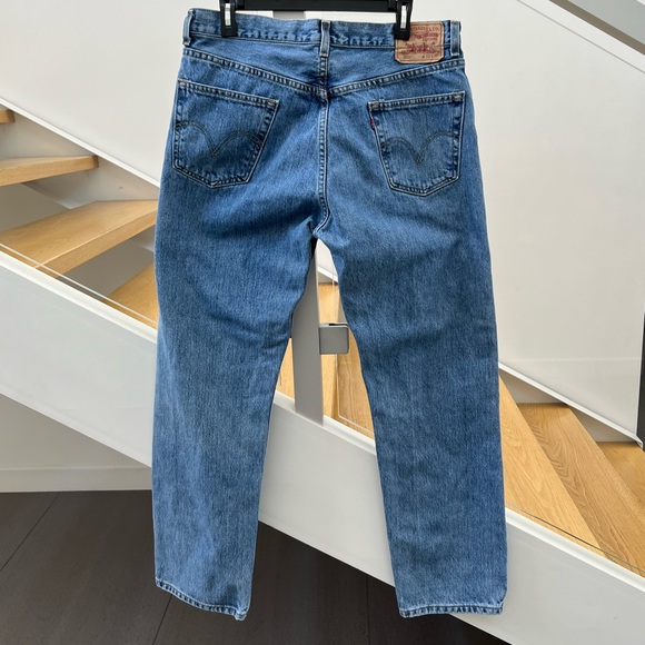 Mens Levi's regular fit jean. - Picture 2 of 3